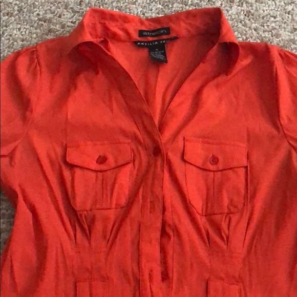 Beautiful button down - Picture 2 of 4